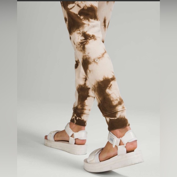 Lululemon Warm Down Jogger *Earth Dye
Earth Dye Sand | Size 4 - Picture 3 of 7